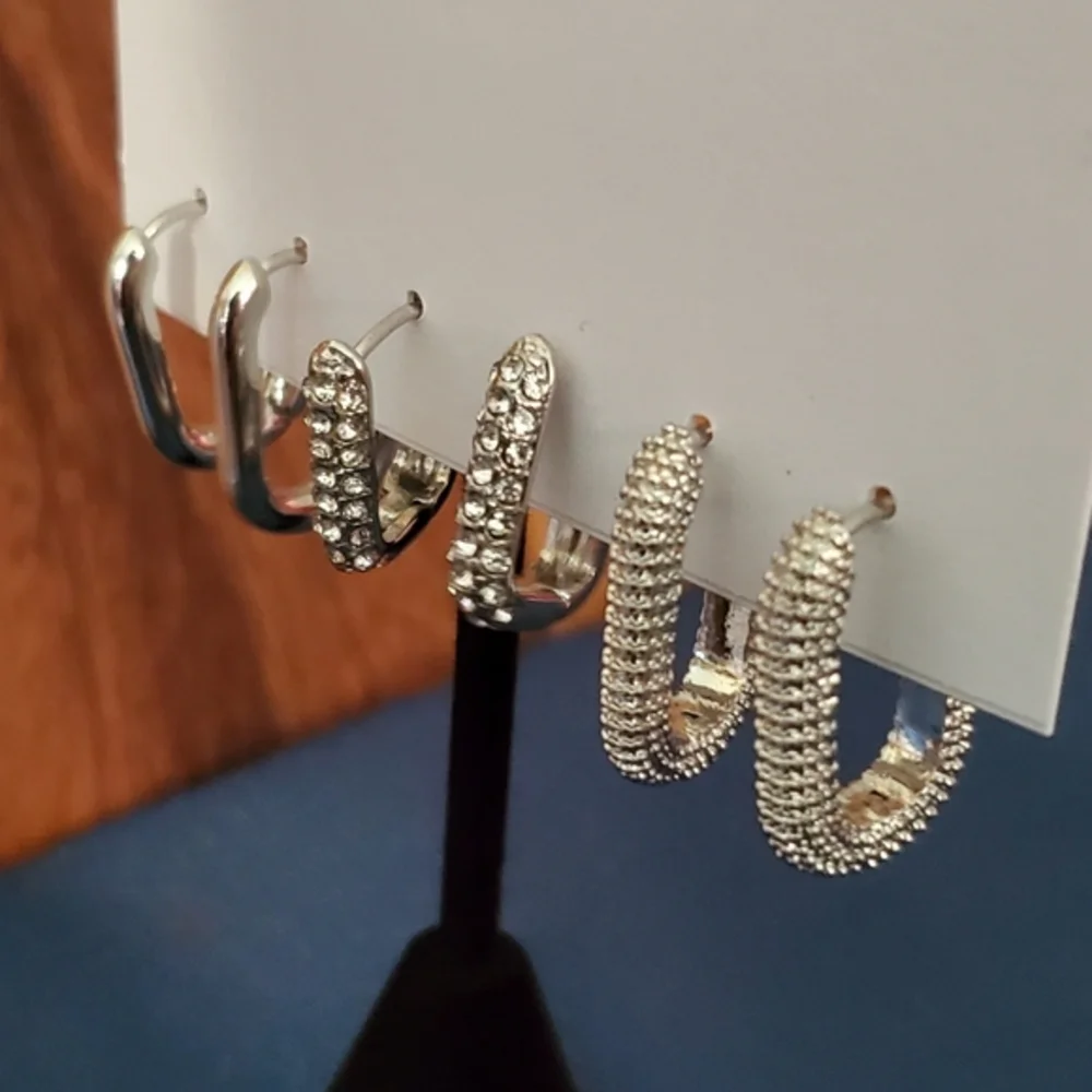 Silver Tone Earrings‎